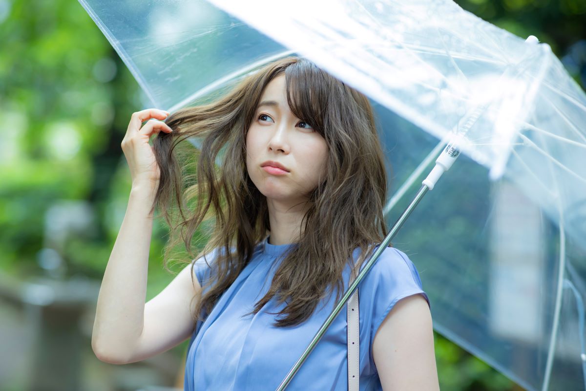 医療従事者必見!梅雨時のウィッグ悩みとケア方法
