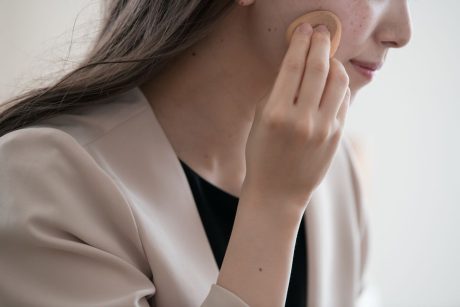 抗がん剤副作用による肌色変化をカバーするメイク法とは？ | カバーメイク